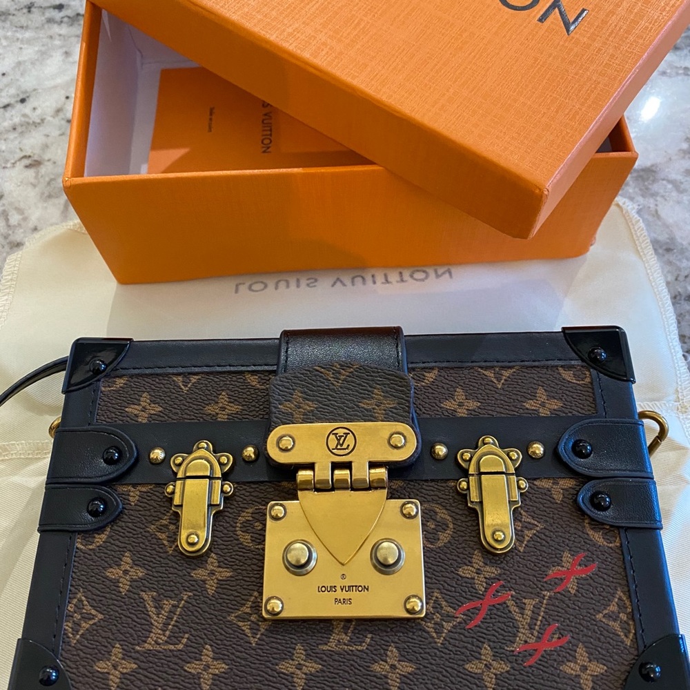 Clutch purse